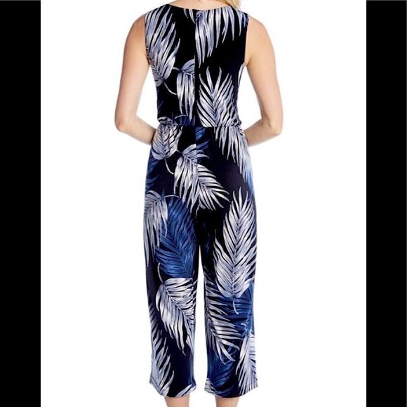 Karen Kane tie front jumpsuit. Runs big. - Picture 3 of 7